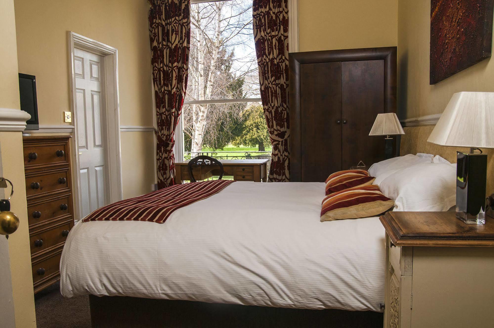 Clarence Court Hotel Cheltenham Exterior foto